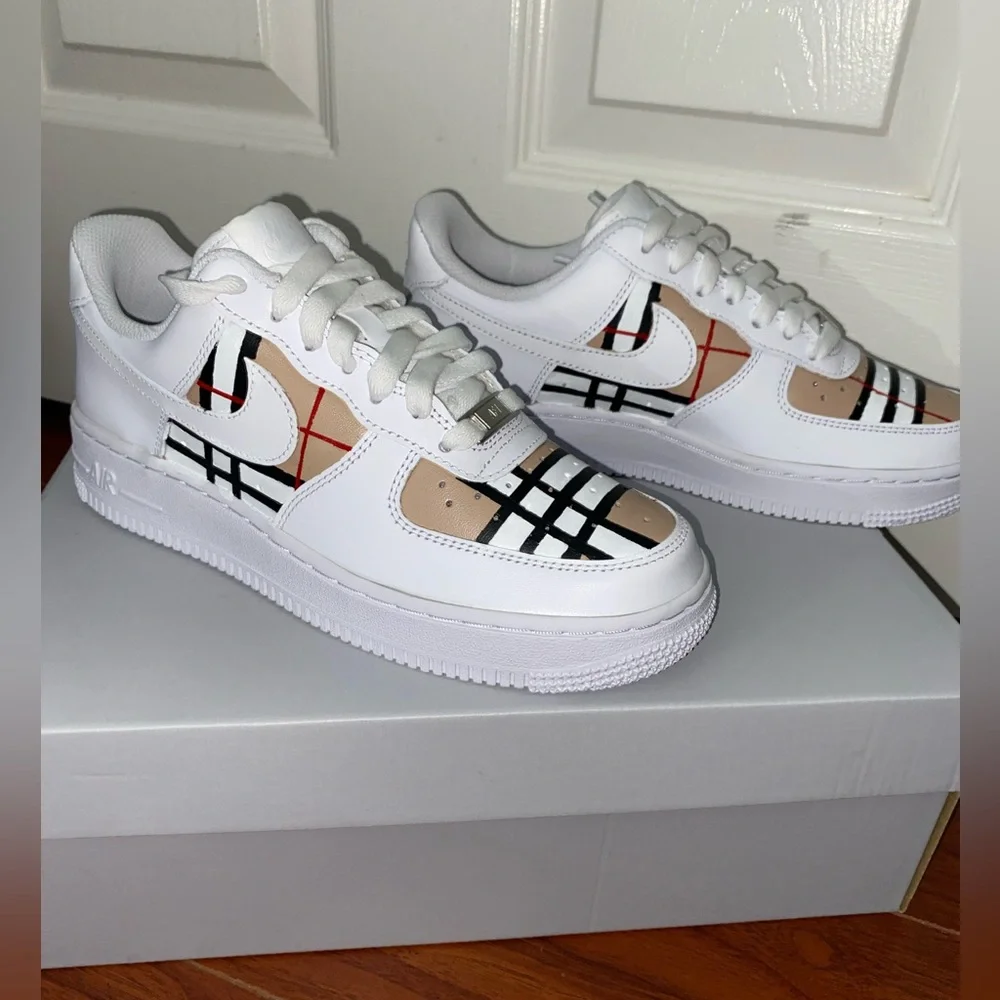 Custom Burberry Nike shoes - Picture 2 of 4